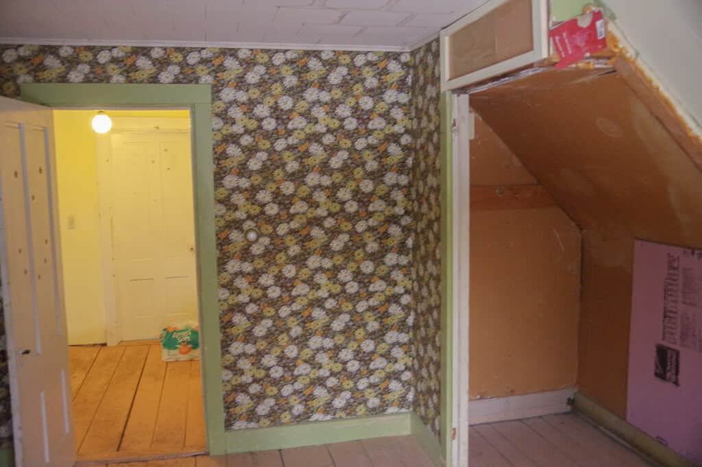 Wall with floral wallpaper and doorway